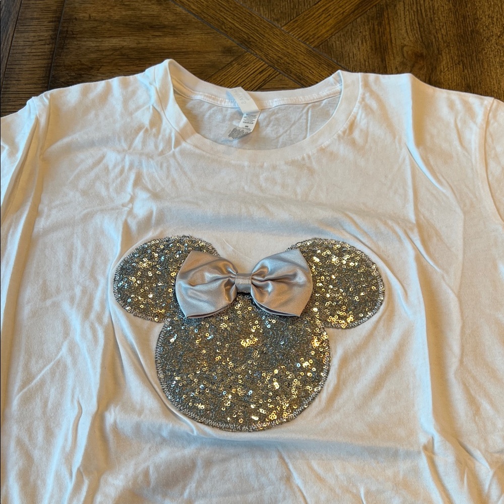 Bella Canvas White with Silver Glitter Design Minnie Mouse. 2xl